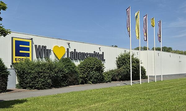 Protest-Graffiti vor zwei oberfränkischen Edeka-Filialen