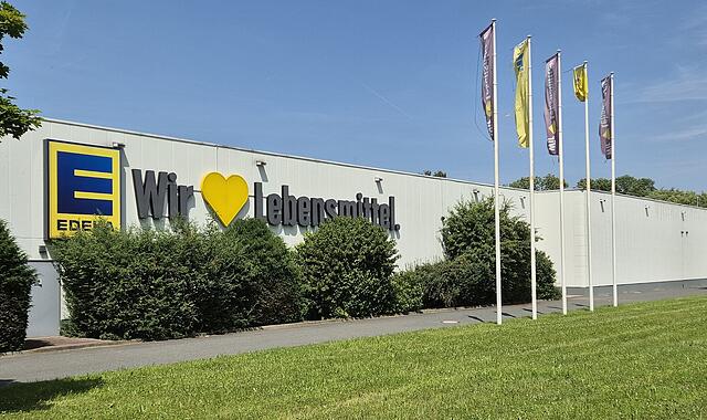 Protest-Graffiti vor zwei oberfränkischen Edeka-Filialen