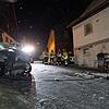 Auto prallt in leerstehendes Gebäude: Vier Verletzte bei Verkehrsunfall Auto prallt in leerstehendes Gebäude: Vier Verletzte bei Verkehrsunfall