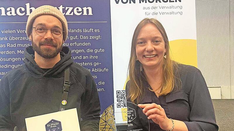 Jonas Troles aus Bamberg und Nicole Baeumer aus Lemgo freuen sich über den Ko-Pionier-Preis von „Reform“.