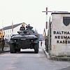 Der letzte „Luchs“ zieht ab – gesteuert vom damaligen Eberner Bürgermeister Robert Herrmann und dem Kommandeur (im November 2003).