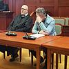 Der Kulmbacher Rechtsanwalt Alexander Schmidtgall mit seinem Mandanten . Der Kulmbacher Rechtsanwalt Alexander Schmidtgall mit seinem Mandanten .