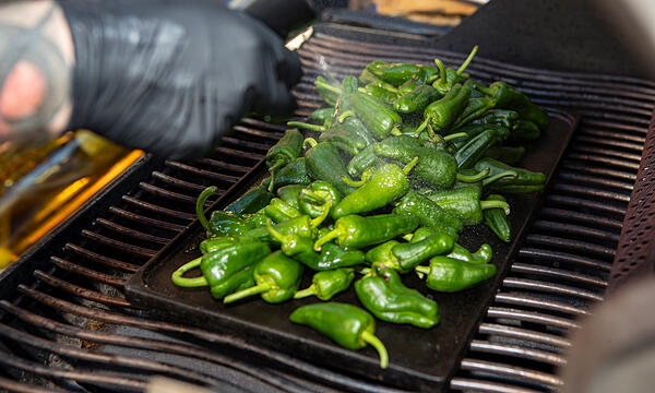 Eine leckere Beilage: Bratpaprika.Grill-Workshop