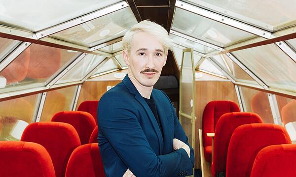Neil Barry Moss bleibt Intendant bis 2029