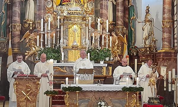 Festgottesdienst mit Pater Benedykt, Diakon Matthias Bischof, Pfarrer Hans Roppelt, Pater Sylvester und Pfarrer Pater Florian.