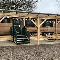 Im Altenkunstadter Gemeindeteil Baiersdorf wird das Rote Kreuz unweit des Hochbehälters einen Waldkindergarten betreiben. So wie auf diesem Bild soll die Einrichtung aussehen, die Platz für bis zu 25 Kinder bietet.