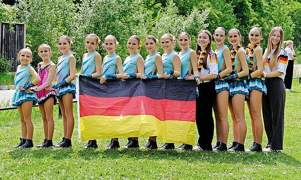 Die TV-Mannschaft: (v. l.) Nahla Lazarz, Ella Schwemmlein, Emma Mahr, Emma Zettelmeier (Zell), Marie Klauer (Knetzgau), Sarah Neureuther, Hannah Rüger (Knetzgau), Anna-Lea Göb, Charlotte Sündermann (Solo/Augsfeld), Rosa Schneider (Trainerin), Nele...
