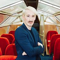 Die Fahrt soll weitergehen: Der Vertrag mit Neil Barry Moss als Intendant des Coburger Landestheaters ist um zwei Jahre verlängert worden.