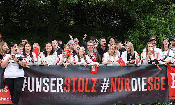 Die Fans des SG Eltmann werden am Dienstagabend alles geben, um ihr Team in der Bezirksliga zu halten.