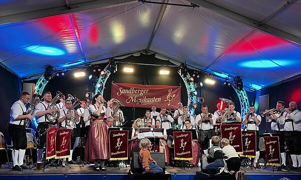 Die Sandberger Musikanten sind Mitveranstalter, treten am Freitagabend bei der Senner Wies’n aber auch selbst auf.