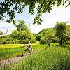 Landschaft, Spaß und Sport: Der Landkreis lädt unter anderem zu E-Biken ins Wiesenttal ein. TZ Fränkische Schweiz/Florian Trykowski