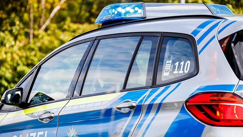 Die Polizei ermittelt und bittet um Hinweise.