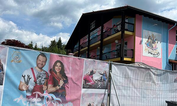 Schlagerschloss-Hotel bei Coburg kurz vor seiner Eröffnung