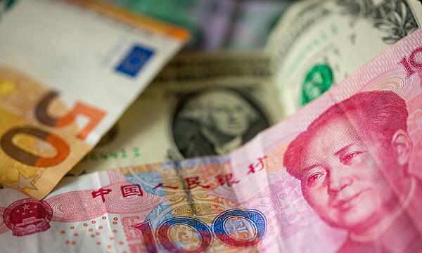 Chinesische Yuan, US-Dollar und Euro