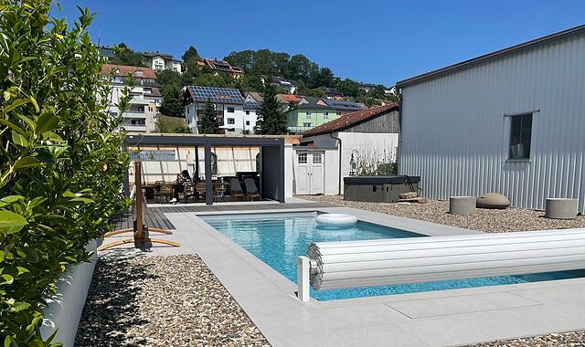 Blick auf den Pool bei „Frankenpool“ in Ebelsbach, wo die Kinder ihren Schwimmkurs absolvieren und ihr „Seepferdchen“ erhalten.