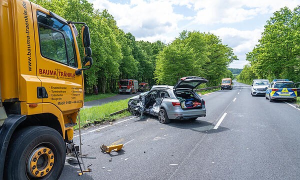 Tödlicher Unfall bei Bad Kissingen / Albertshausen: Lkw kracht seitlich in Audi