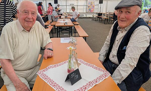 Rainer Kremer (l.) und Walter Wagenseil blickten auf ihre Schulzeit zurück.