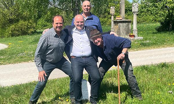 Bürgermeister Daniel Wehner wurde am Neustädter Weg gestaucht von Obmann Lorenz Höchemer (v. l.), Günter Voll und Reinhold Grom.