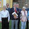 Zur Ehrung kamen zusammen (v. l.): Landrat Hermann Ulm, Konrad Sponsel, Elke Melzig, Jörg Distler, Ludwig Preusch, Bastian Schanda, Helga Funk, Stefan Steinsdörfer, Gerlinde Trautner, Christian Zitzmann und Josef Freund.