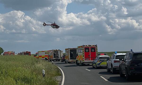 Drei Rettungshubschrauber und zahlreiche Rettungskräfte waren am Sonntag bis in den Abend hinein im Einsatz.