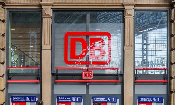 Reisende im Hauptbahnhof