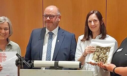Von links: Michaela Atzler, Pfarrer Gerd Greier, Katharina Derr von der Fachberatung des Caritasverbands Bistum Würzburg und Manuela Sauer.