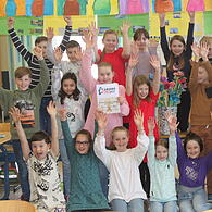 Der 1. Platz im Teamwettbewerb geht an die Klasse 4a der Dr.-Roßbach-Grundschule Lichtenfels. Die Schülerinnen und Schüler begeisterten die Jury mit ihrem bunten Blumenstrauß.