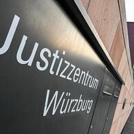 Ende im Berufungsverfahren um einen Plakat-Anschlag auf der Werntalbahn: Ein Mann aus der Querdenker-Szene wurde am Dienstag am Landgericht Würzburg zu einer Haftstrafe verurteilt.