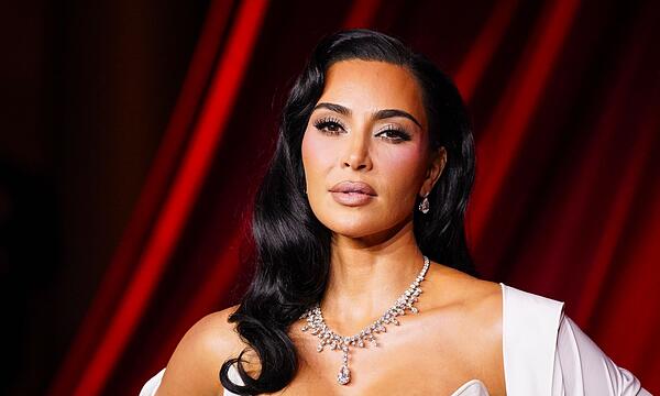 Kim Kardashian sagt zu Überfall in Paris vor Gericht aus