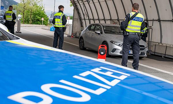 Bundespolizei kontrolliert Grenzübergang Kiefersfelden
