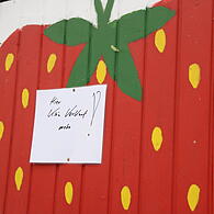 Erdbeerstand am Angerparkplatz ist dicht