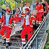 Die Rettungstrupps des Roten Kreuzes rücken während der Bergkirchweih oft aus.