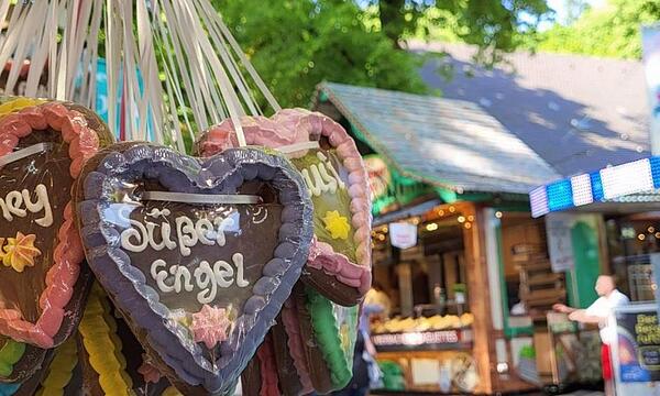 Süßes darf bei der Bergkirchweih natürlich nicht fehlen.