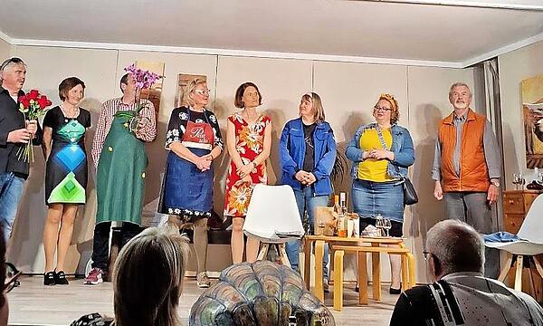 Die Theatergruppe „Theadärä" Hausen bekam am Ende verdiente Anerkennung.