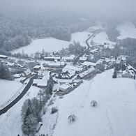 Blick über Tremersdorf in Richtung Neukirchen am Mittwochnachmittag: Hier liegt Schnee.