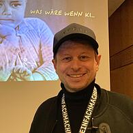 „Vom Denken zum Machen – Künstliche Intelligenz (KI) in der Praxis“ war ein Vortrag von Christoph Krause überschrieben, der in Bad Kissingen stattfand.
