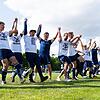 Nach einer bärenstarken Saison feiern die Spieler der SG Hallerndorf die vorzeitige Meisterschaft.