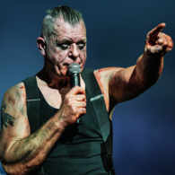 Der Sänger der Band Stahlzeit Heli Reissenweber
