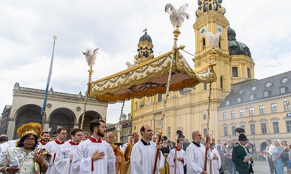 Prozession zu Fronleichnam in München