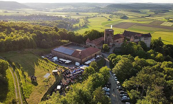 Das Weingut Schloss Saaleck von oben