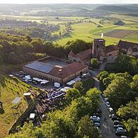 Das Weingut Schloss Saaleck von oben