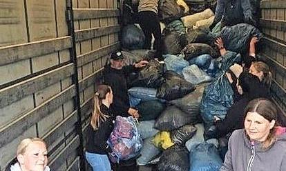 Bei der Altkleidersammlung in Ebensfeld beteiligten sich zahlreiche Helferinnen und Helfer.