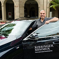Herbert Back ist eigentlich Schreiner. Im Kissinger Sommer wird er zum Chauffeur der Stars.