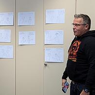 An sechs Schulen fanden „Kreativ gegen rechts“-Workshops mit Nils Oskamp statt. Die Schülerinnen und Schüler setzten sich mit Hilfe eigens erstellter Cartoons mit gruppenbezogener Menschenfeindlichkeit auseinander.