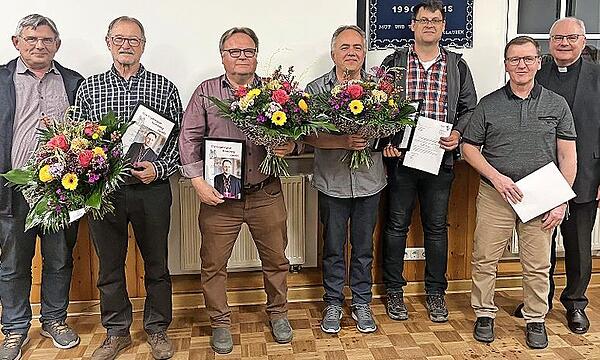 Den ausscheidenden Kirchenvorständen wurde gedankt, die neu ernannten, stellvertretenden Kirchenverwaltungsvorsitzenden wurden begrüßt.