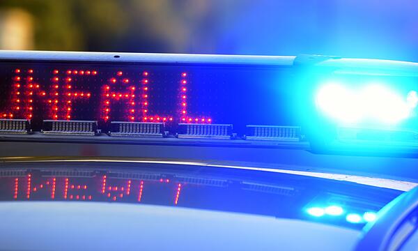 Symbolbild - Polizei sichert Unfallstelle