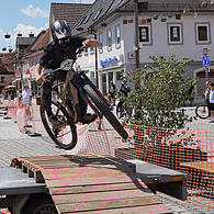 Zum ersten Mal ging eine Strecke des spektakulären Enduro-Rennens direkt durch die Lichtenfelser Innenstadt.