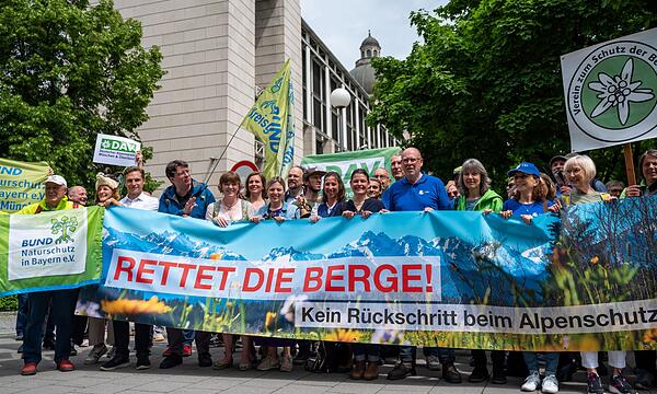 Protestaktion "Rettet die Berge"