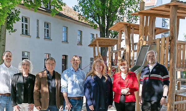 Strahlende Gesichter bei der Einweihung des neuen Spielplatzes im Don Bosco-Hort.