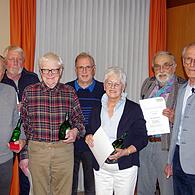 Ehrungen für 50, 60 und 65 Jahre: (von links) Horst Günter, Horst Bismarck, Horst Hippler, Josef Hammerl, Gisela Zoll, Alfred Ruppert (60 J.) und Vorsitzender Artur Zoll.